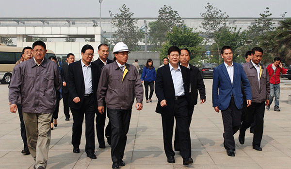 西安市委常委、常務(wù)副市長岳華峰蒞臨西瑪電機調(diào)研指導(dǎo)。